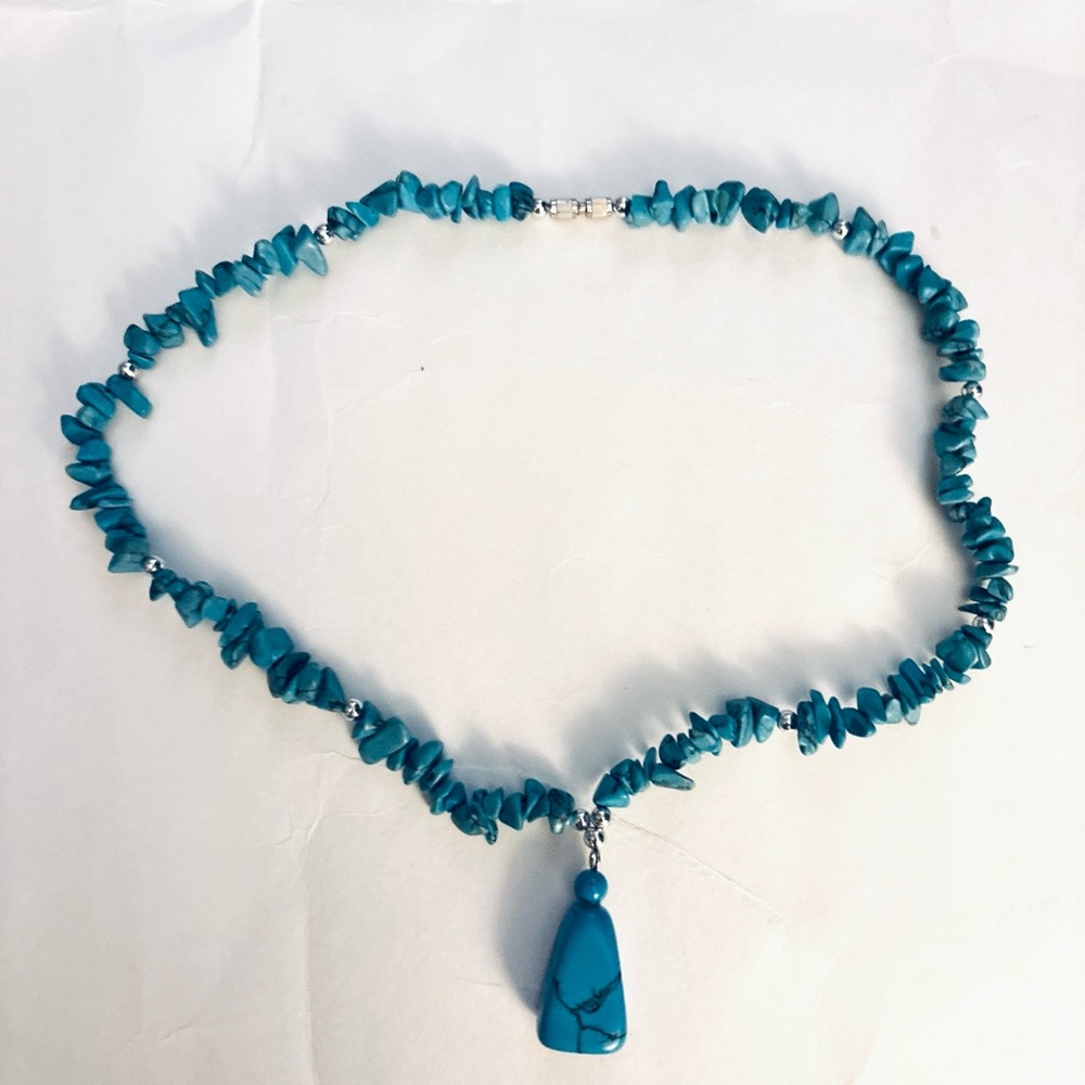 Turquoise Dyed Howlite Beaded Necklace 18" Long